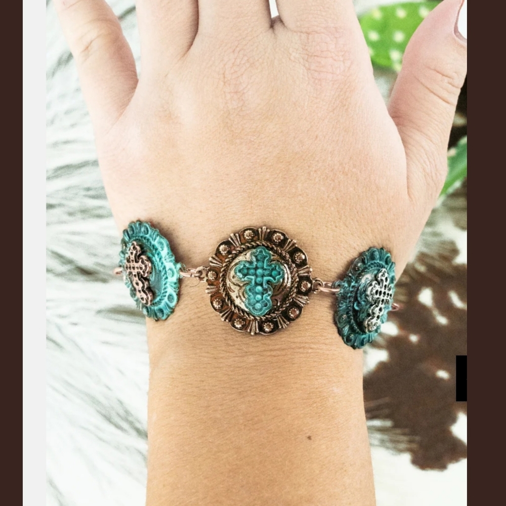 Rustic vtg antique Patina free spirit Western people Concho Cross bracelet